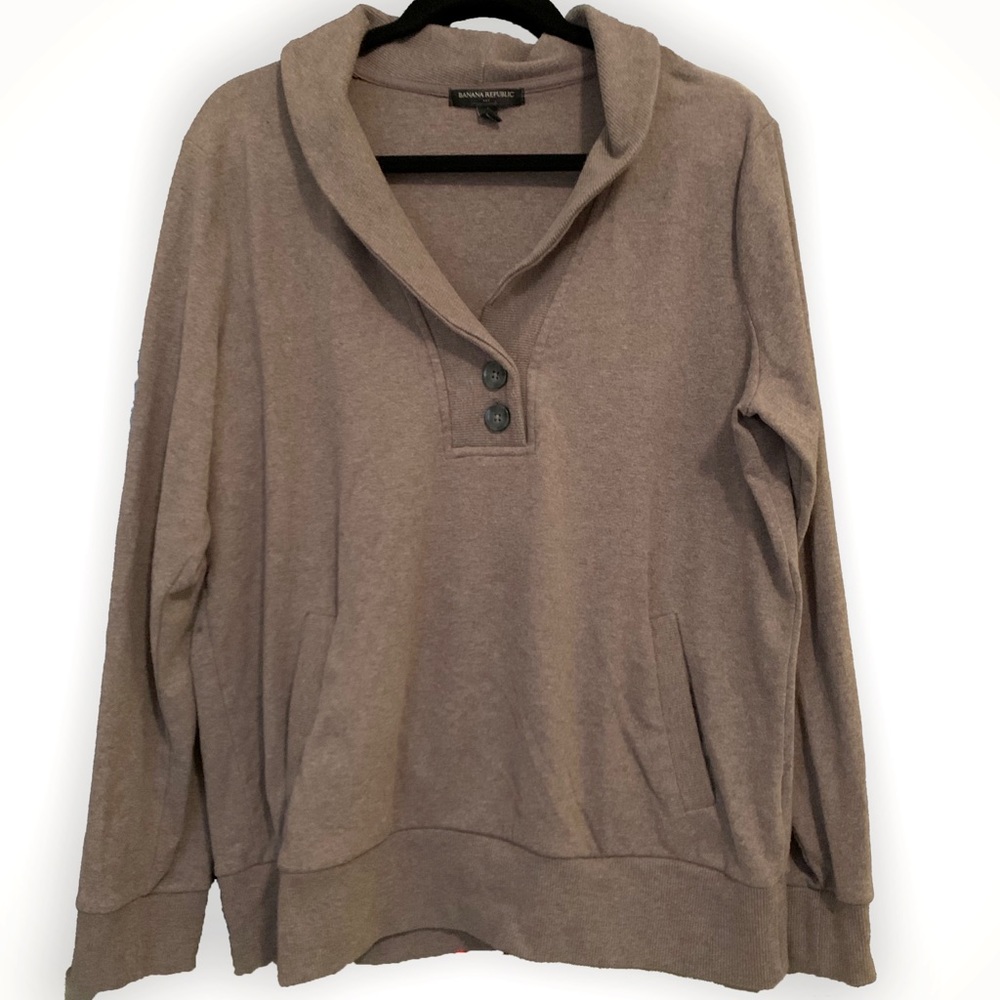 Classic button sweatshirt